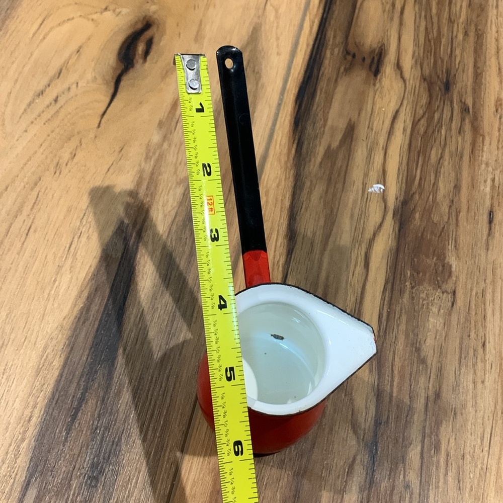 Vintage enamelware ladle showing some wear from Yugoslavia - Picture 4 of 4